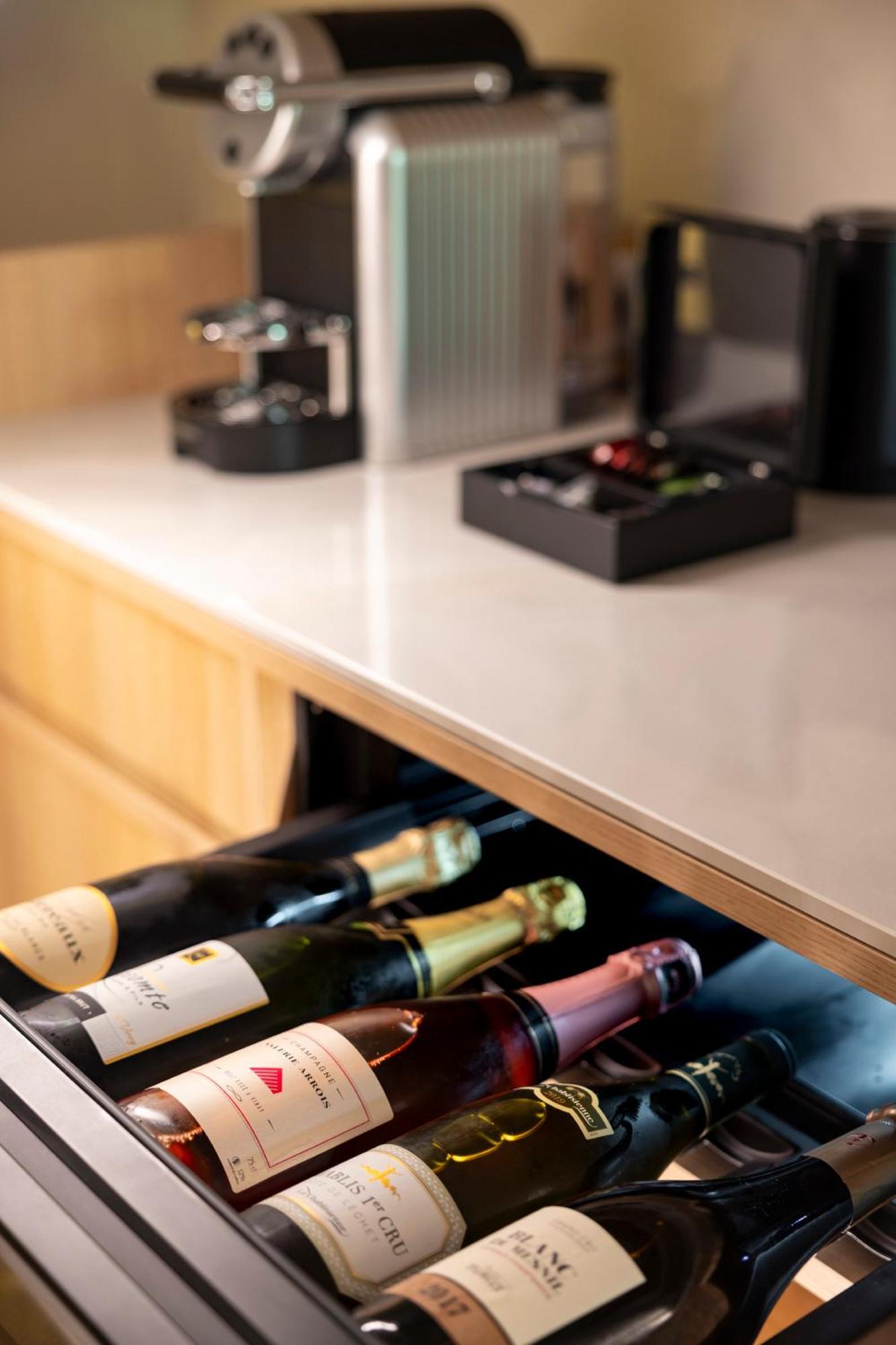 Hostellerie Briqueterie & Spa Champagne Vinay  Екстер'єр фото Wine drawer