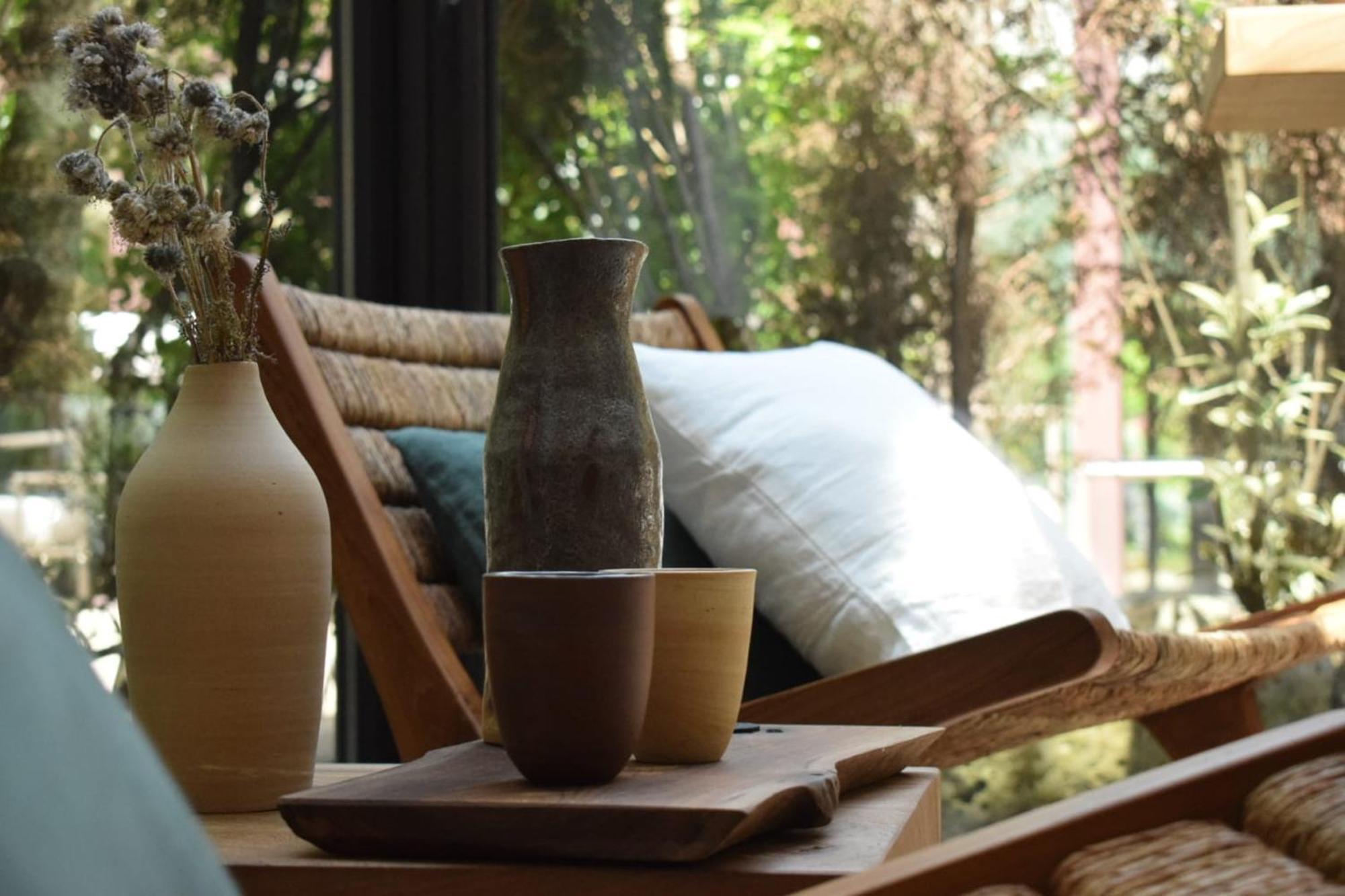 Hostellerie Briqueterie & Spa Champagne Vinay  Екстер'єр фото A set of ceramic vases