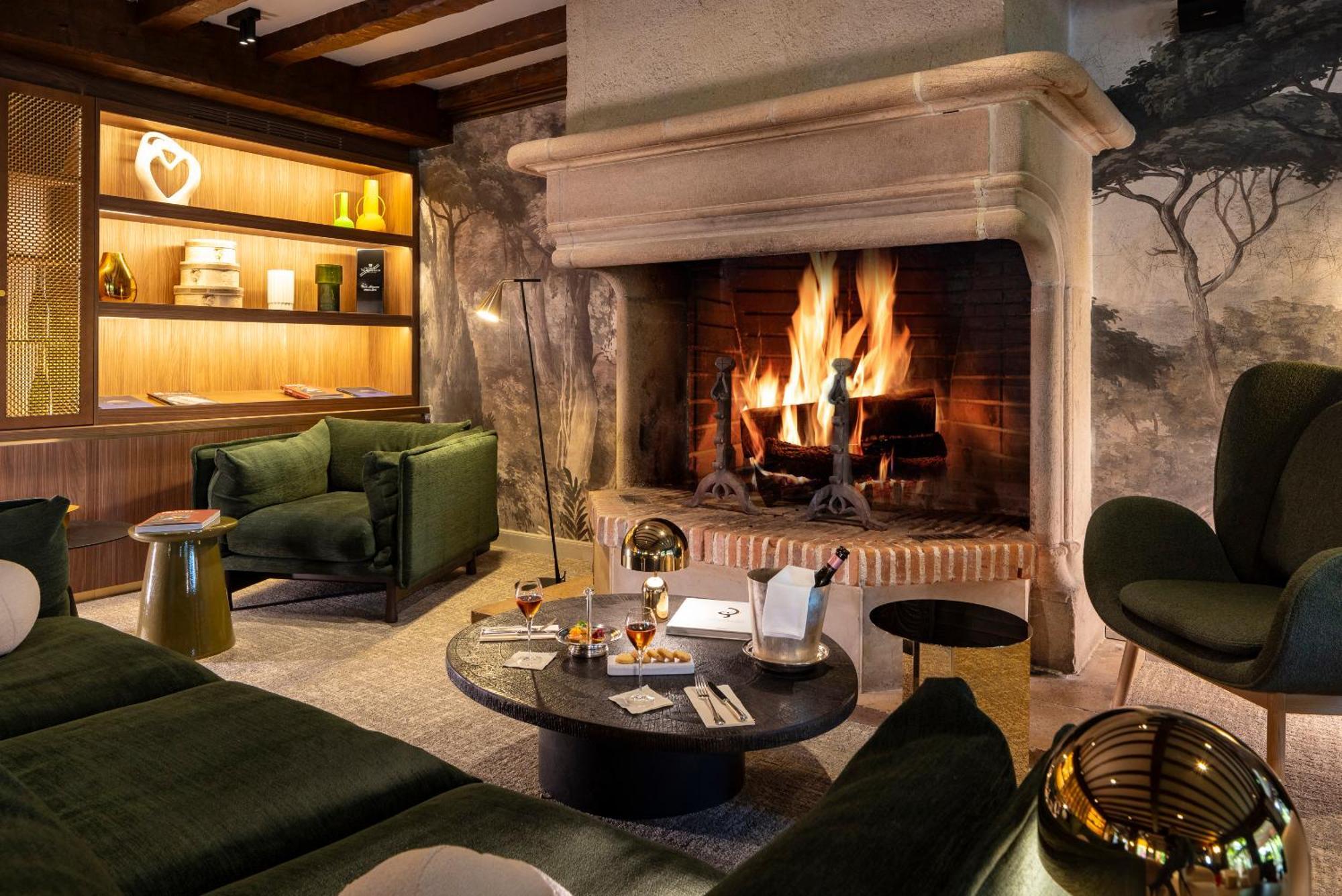 Hostellerie Briqueterie & Spa Champagne Vinay  Екстер'єр фото The fireplace at the hotel