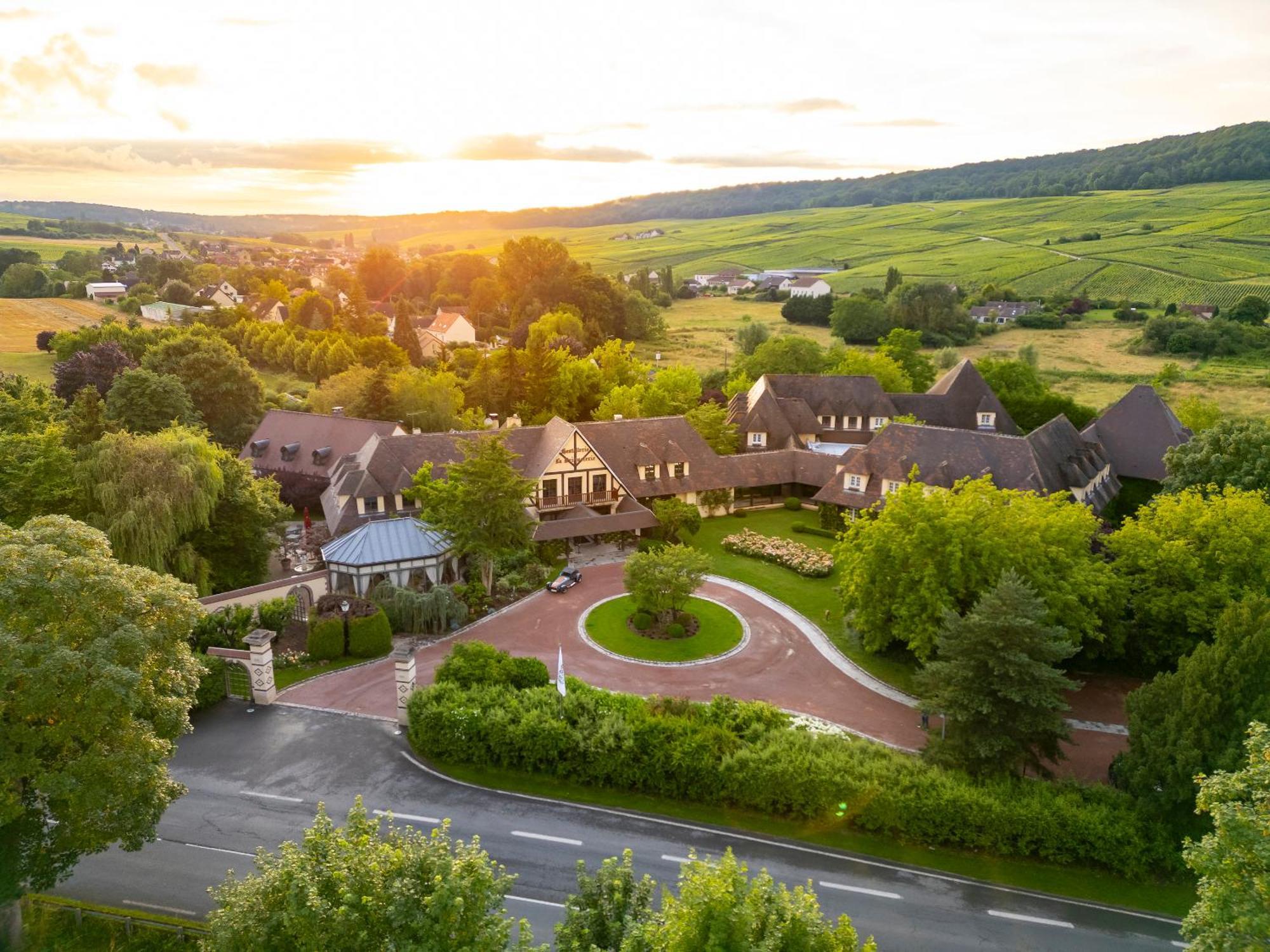 Hostellerie Briqueterie & Spa Champagne Vinay  Екстер'єр фото Aerial view of the hotel